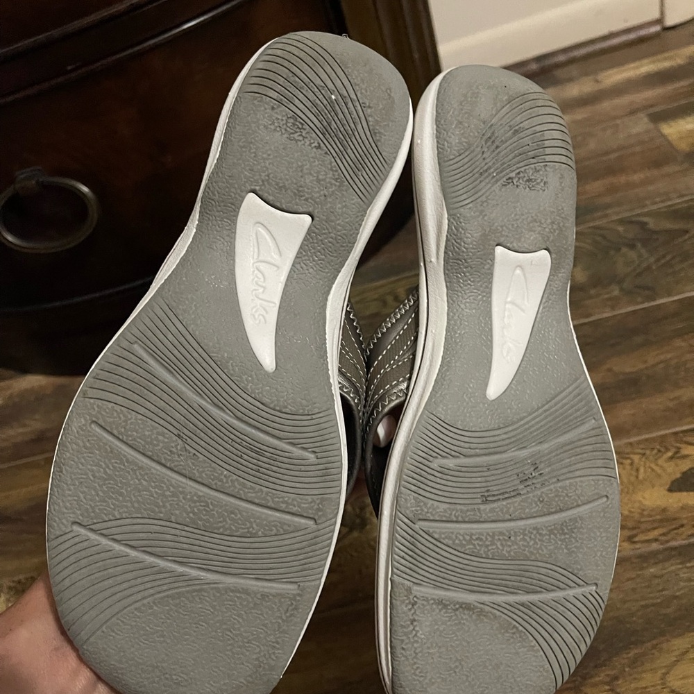 Like New Clarks Cloudstepper Sandal Size 10 - Picture 5 of 12